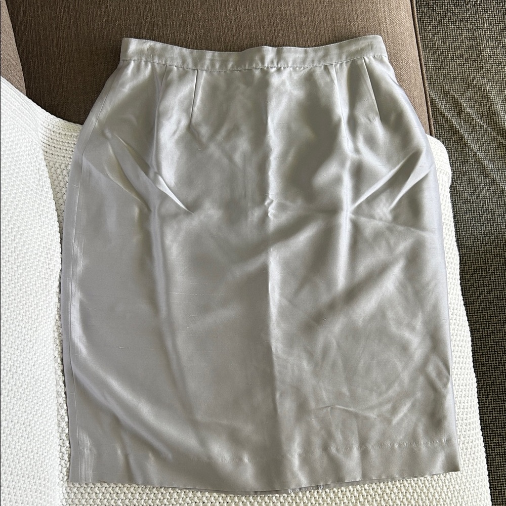 Vintage 100% Silk Light Gray Lilac hues Pencil Skirt - Women's Fits size 4-6